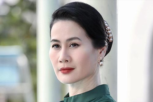 Thân Thúy Hà được săn đón sau phim 700 tỷ, U50 vẫn lẻ bóng