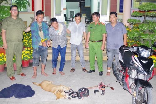 Nghi phạm trộm chó dùng súng điện, hơi cay chống trả công an khi bị phát hiện
