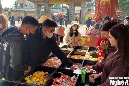 Sôi động các dịch vụ 'ăn theo' nhu cầu đầu Xuân