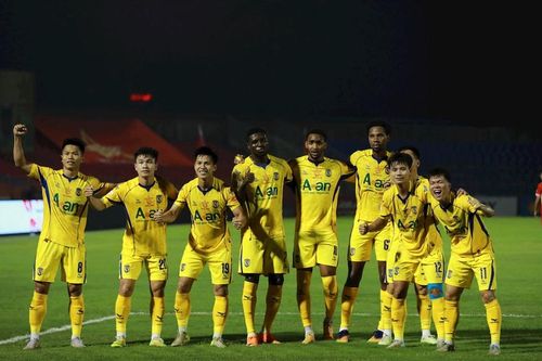 Sông Lam Nghệ An nối dài mạch thăng hoa khi giành chiến thắng trận derby xứ Nghệ