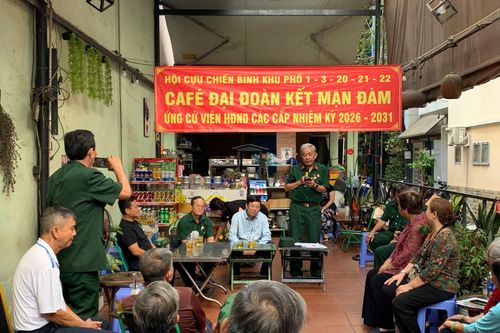 Từ ly cà phê sáng đến lá phiếu niềm tin ở các cử tri TP Hồ Chí Minh