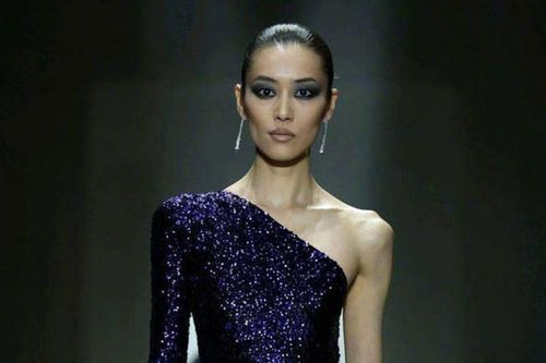 Lưu Văn lấy lại phong độ sau bị chê bai catwalk 'thiếu chuyên nghiệp'