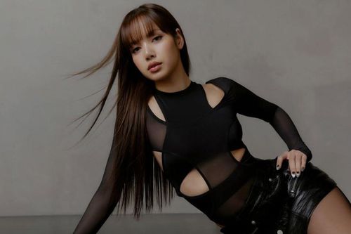 Lisa bị phụ huynh của đàn em 'phân biệt chủng tộc'?