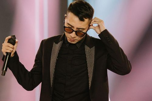 Nam ca sĩ nổi tiếng showbiz Việt thừa nhận mất giọng suốt 2 năm, cầu cứu khán giả