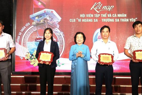 Lắng đọng ân tình trong buổi họp mặt CLB 'Vì Hoàng Sa - Trường Sa thân yêu'