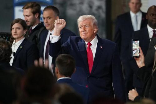 Bầu cử giữa nhiệm kỳ Mỹ: Tổng thống Trump cân nhắc tuyên bố 'tình trạng khẩn cấp quốc gia'