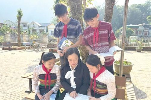 Cô giáo 'truyền lửa' môn Ngữ văn cho học sinh vùng cao