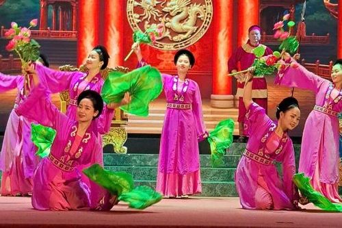 Rộn ràng canh hát phục vụ Nhân dân