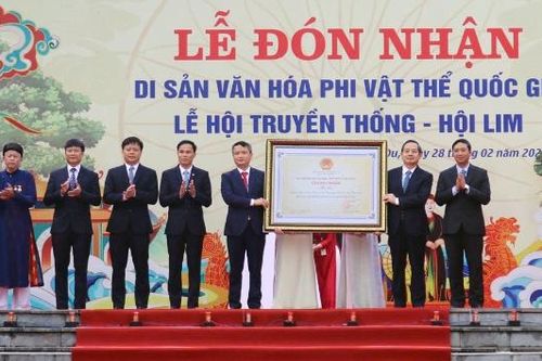 Bắc Ninh: Hàng nghìn người dân, du khách dự lễ công bố Hội Lim là Di sản văn hóa phi vật thể quốc gia