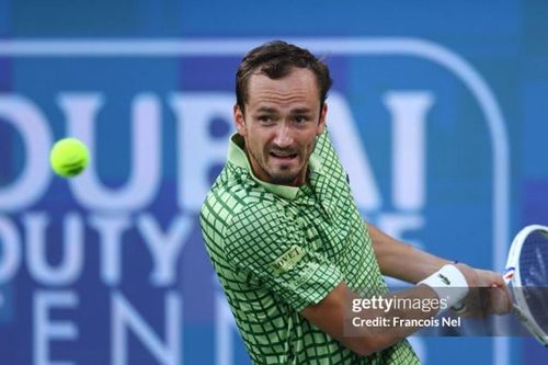 Daniil Medvedev đánh bại Auger-Aliassime 2-0, giành vé vào chung kết Dubai Open