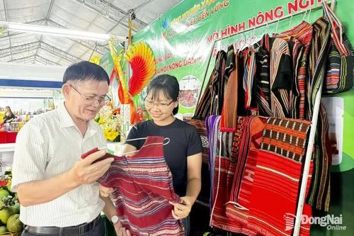 Xây dựng nông thôn mới đậm đà bản sắc văn hóa