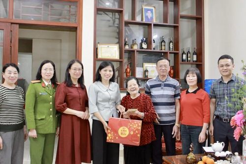 Lãnh đạo phường Kỳ Lừa thăm, chúc thọ người cao tuổi
