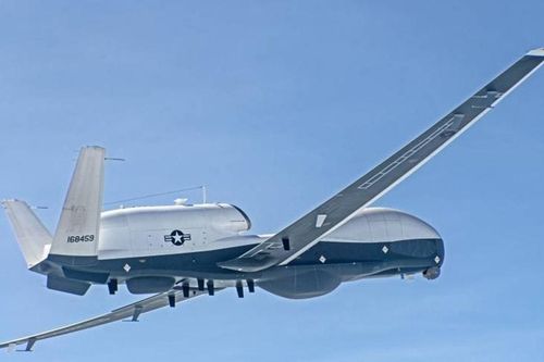 Nghi vấn máy bay trinh sát MQ-4C Triton của Mỹ bị gây nhiễu điện tử gần Iran