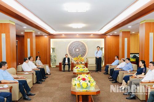 Ban Thường vụ Tỉnh ủy Ninh Bình thăm và làm việc với Ban Thường vụ Tỉnh ủy Phú Thọ