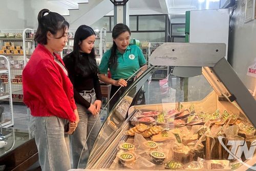 Hàng hóa dồi dào, giá cả giữ ổn định