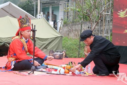 Đậm sắc truyền thống tại hội xuân xã Phong Quang