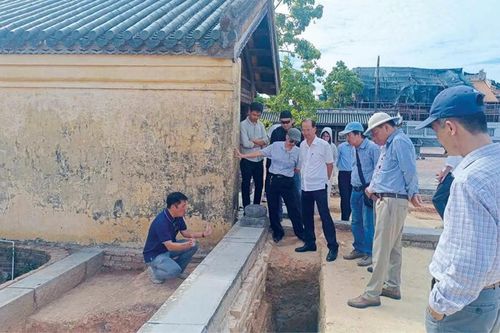 Gia cố nền móng trước khi phục dựng điện Cần Chánh