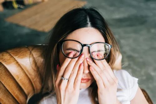 Ngồi quá nhiều có thể làm hỏng mắt theo cách bạn không ngờ tới