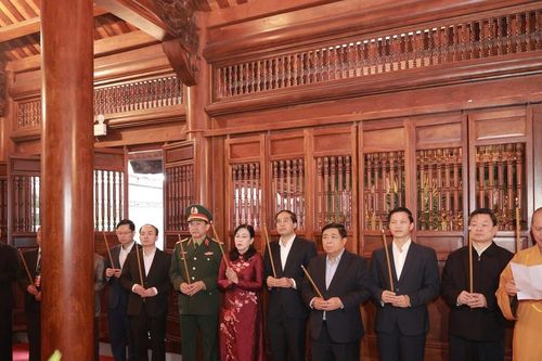 Thái Nguyên khai mạc Lễ hội 'Vạn Xuân khai quốc'