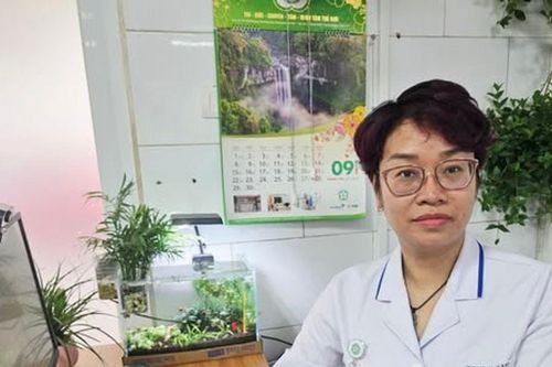 Nữ điều dưỡng Bạch Mai kịp thời cứu người bảo vệ ngừng tim tại siêu thị