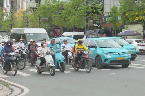 Toàn bộ taxi Hà Nội chuyển sang xe điện từ năm 2030