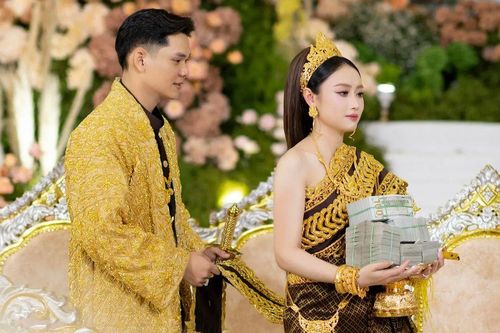 Sau đám cưới 35 tỷ gây bão với chú rể Campuchia, Cô dâu 2K5 Tây Ninh lộ gia thế 'khủng': Làm giám đốc từ năm 19 tuổi, sở hữu xưởng triệu USD