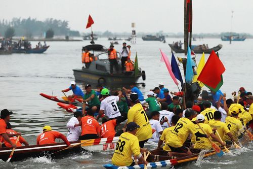 Lật thuyền trên phá Tam Giang, 2 mẹ con tử vong