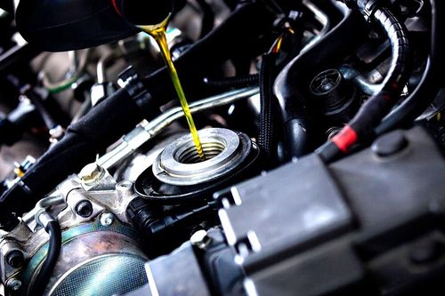 Dầu động cơ sẫm màu có cần thay ngay?