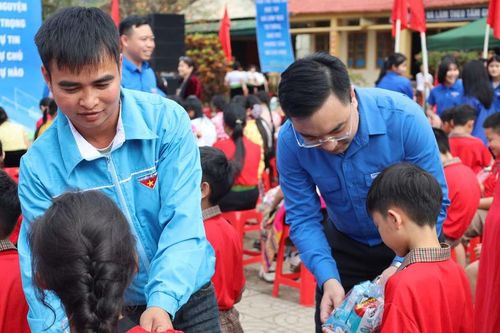 Tuổi trẻ Nghệ An hướng về người dân khó khăn