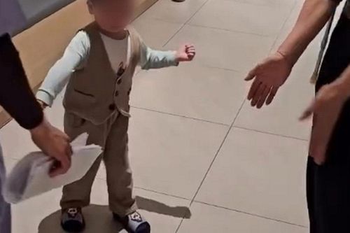 Em bé sống thực vật 'hồi sinh' nhờ điều trị bằng thở oxy cao áp: Từ một ca bệnh kỳ diệu đến một hướng đi mới