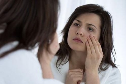 Sụp mí mắt ở người lớn: Cảnh báo sớm bệnh nhược cơ nguy hiểm