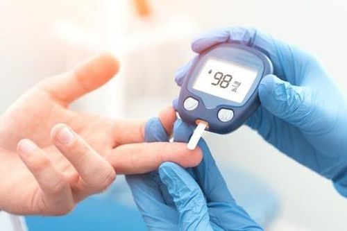 Những xét nghiệm cần thiết khi khám sức khỏe định kỳ ở người lớn tuổi