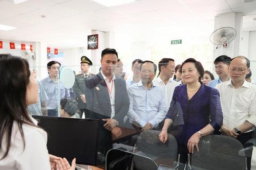 Phó Thủ tướng Phạm Thị Thanh Trà: Thông suốt thủ tục, phục vụ người dân tốt nhất