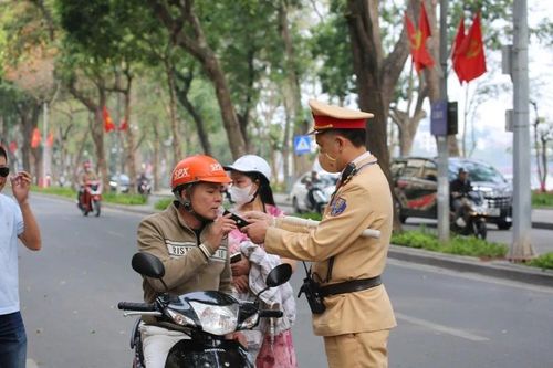 Công an Hà Nội xuyên Tết giữ bình yên Thủ đô: Khi mỗi chốt kiểm soát là một 'lá chắn' an toàn