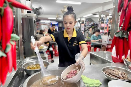 Phở Dậu, phở Lệ TP.HCM đồng loạt tăng giá sau Tết