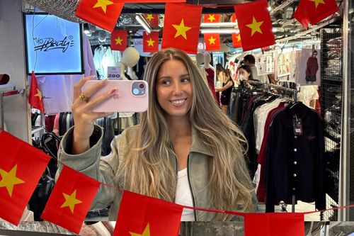 Cặp đôi khách Tây 'nổi như cồn' vì loạt ảnh check-in ở Việt Nam