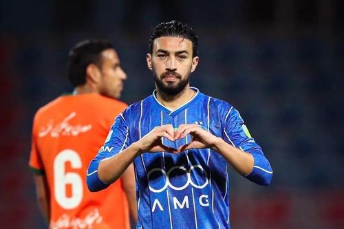 Munir tháo chạy khỏi Iran giữa mưa bom