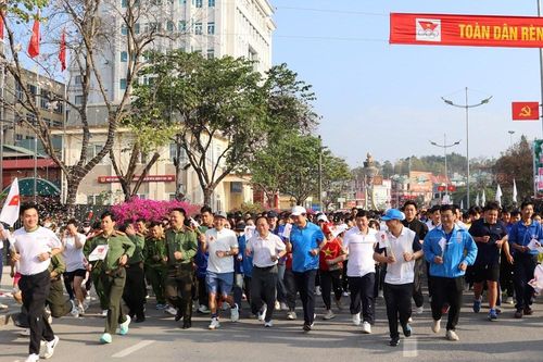 Trên 2.200 người tham gia Ngày chạy Olympic vì sức khỏe toàn dân
