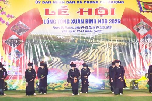 Rộn ràng đêm hội Lồng tồng nơi vùng cao Phong Dụ Thượng