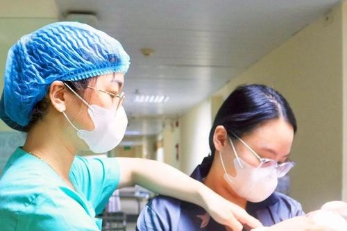 Hành trình đầy nước mắt và nghị lực nuôi trẻ từ 500g lên 3kg