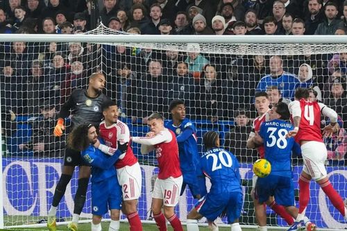 Chelsea chồng chất bất lợi, Arsenal rộng cửa thắng derby London
