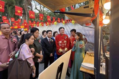 Không gian Tết Việt nổi bật tại Lễ hội đèn lồng ở Khon Kaen, Thái Lan
