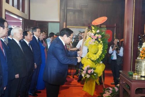 Thành kính tưởng niệm đồng chí Phạm Văn Đồng; tiếp nối lý tưởng, dựng xây đất nước phồn vinh