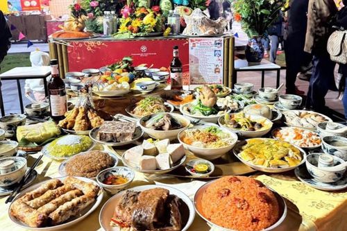 Gìn giữ 'căn cước văn hóa' dân tộc qua mâm cỗ Tết