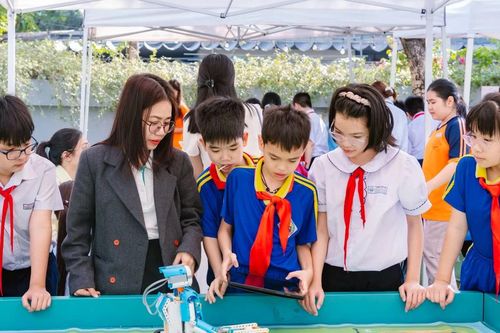 Hàng trăm học sinh Đà Nẵng tranh tài Robotics và Drone