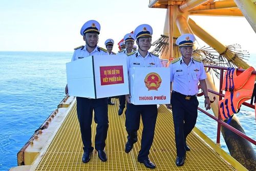 Những lá phiếu đặc biệt trên thềm lục địa phía Nam