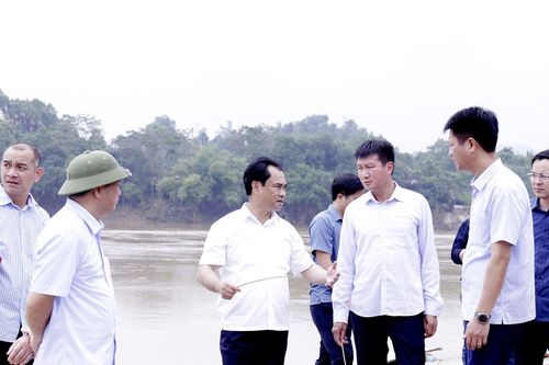 Chuyến thị sát ở rốn lũ và quyết sách trị thủy 'thuận thiên' ven sông Hồng