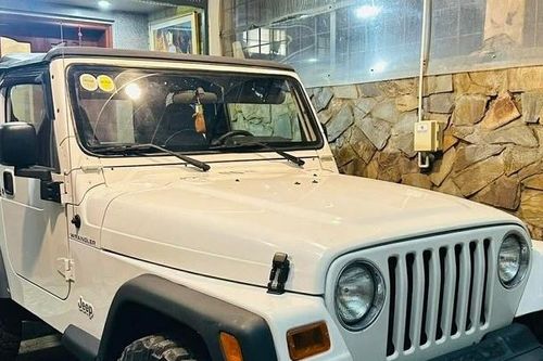 Từng là xe tuần tra, Jeep Wrangler TJ 2001 thành hàng hiếm 850 triệu tại Hà Nội