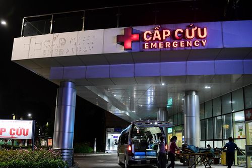 Sở Y tế TPHCM vào cuộc vụ 11 người nghi ngộ độc sau khi ăn bánh mì heo quay