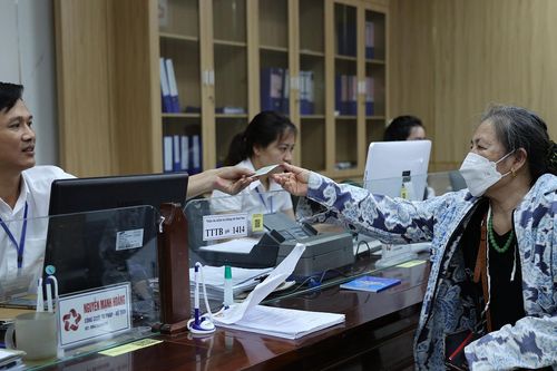 Nghỉ hưu trước tuổi theo Nghị định 178 có được hưởng trợ cấp khó khăn?